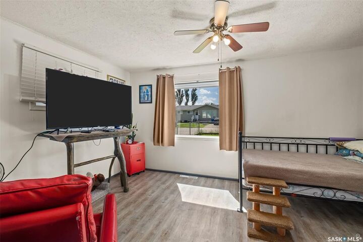 Property Photo:  150 31st Street E  SK S6V 1Z9 