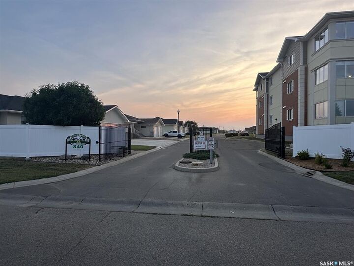 Property Photo:  840 Chester Road 7  SK S6J 0A8 