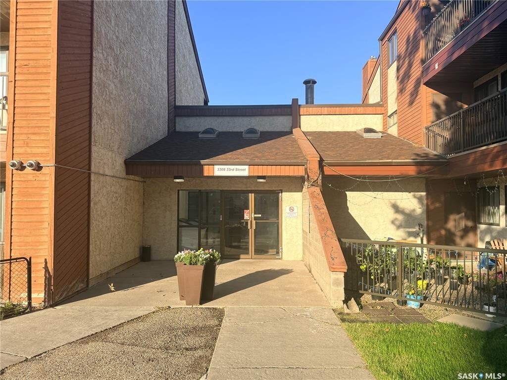 Property Photo:  3308 33rd Street W 112  SK S7L 6S5 