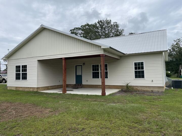Property Photo:  83 W Gray Ave  GA 31637 