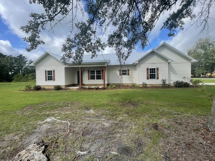 Property Photo:  83 W Gray Ave  GA 31637 