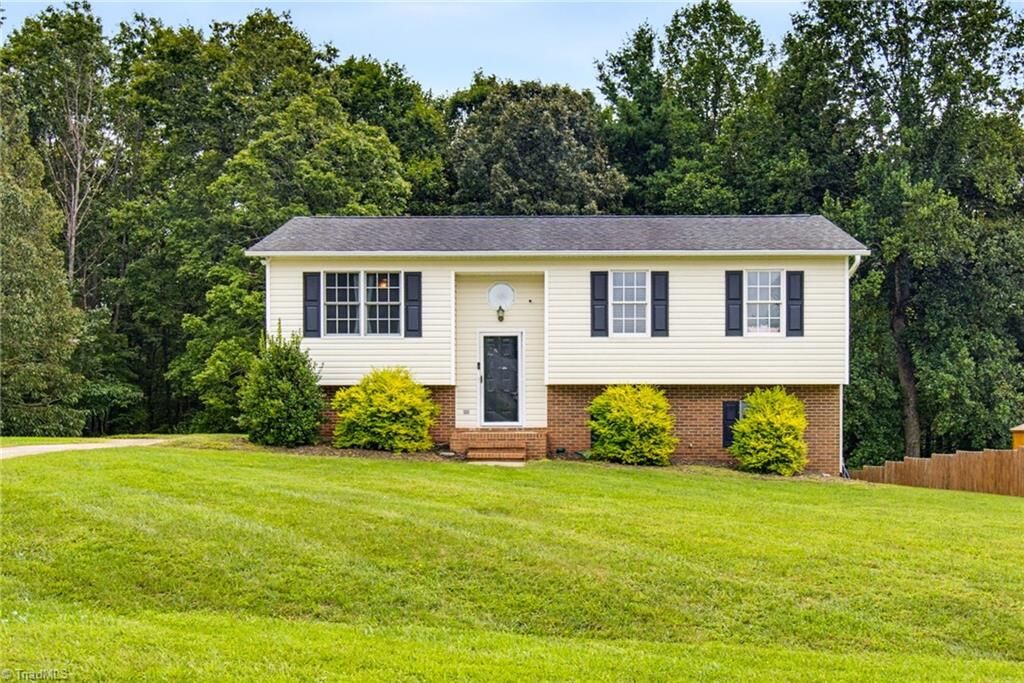 Property Photo:  194 Woodbridge Drive  NC 27030 