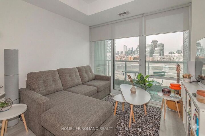 Property Photo:  1 Edgewater Drive 823  ON M5A 0L1 