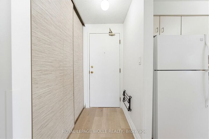 Property Photo:  30 Hugo Crescent 110  ON N2M 3Z2 