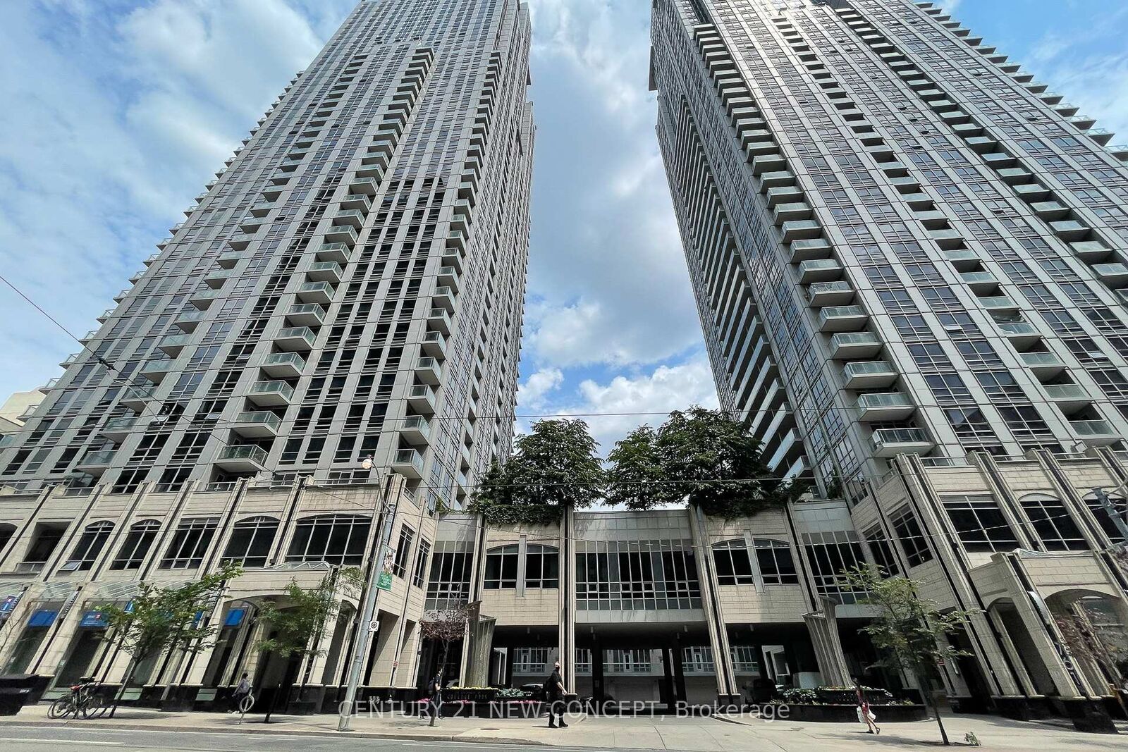 Property Photo:  761 Bay Street 404  ON M5G 2R2 