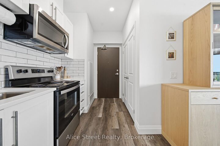 Property Photo:  332 Gosling Gardens, Guelph Gardens 202  ON N1L 0P8 