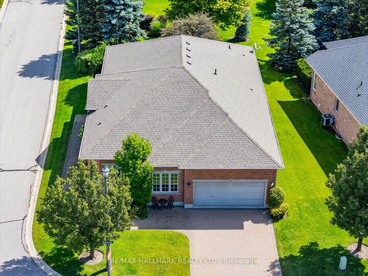 Property Photo:  10 Vardon Gate  ON L4A 1R7 