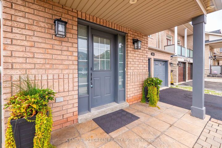Property Photo:  3873 Brinwood Gate  ON L5M 7H3 