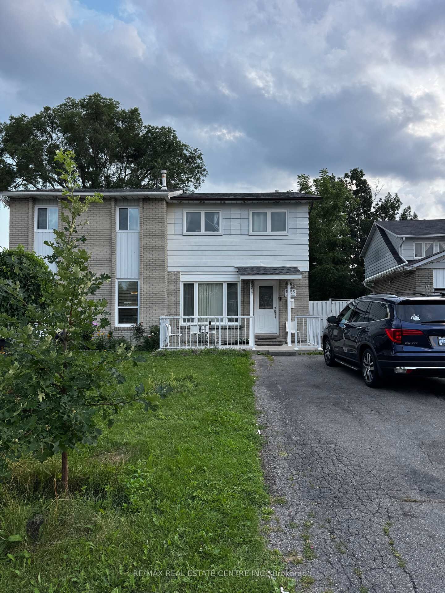 Property Photo:  1025 Blairholm Avenue Lower Level  ON L5C 1G5 