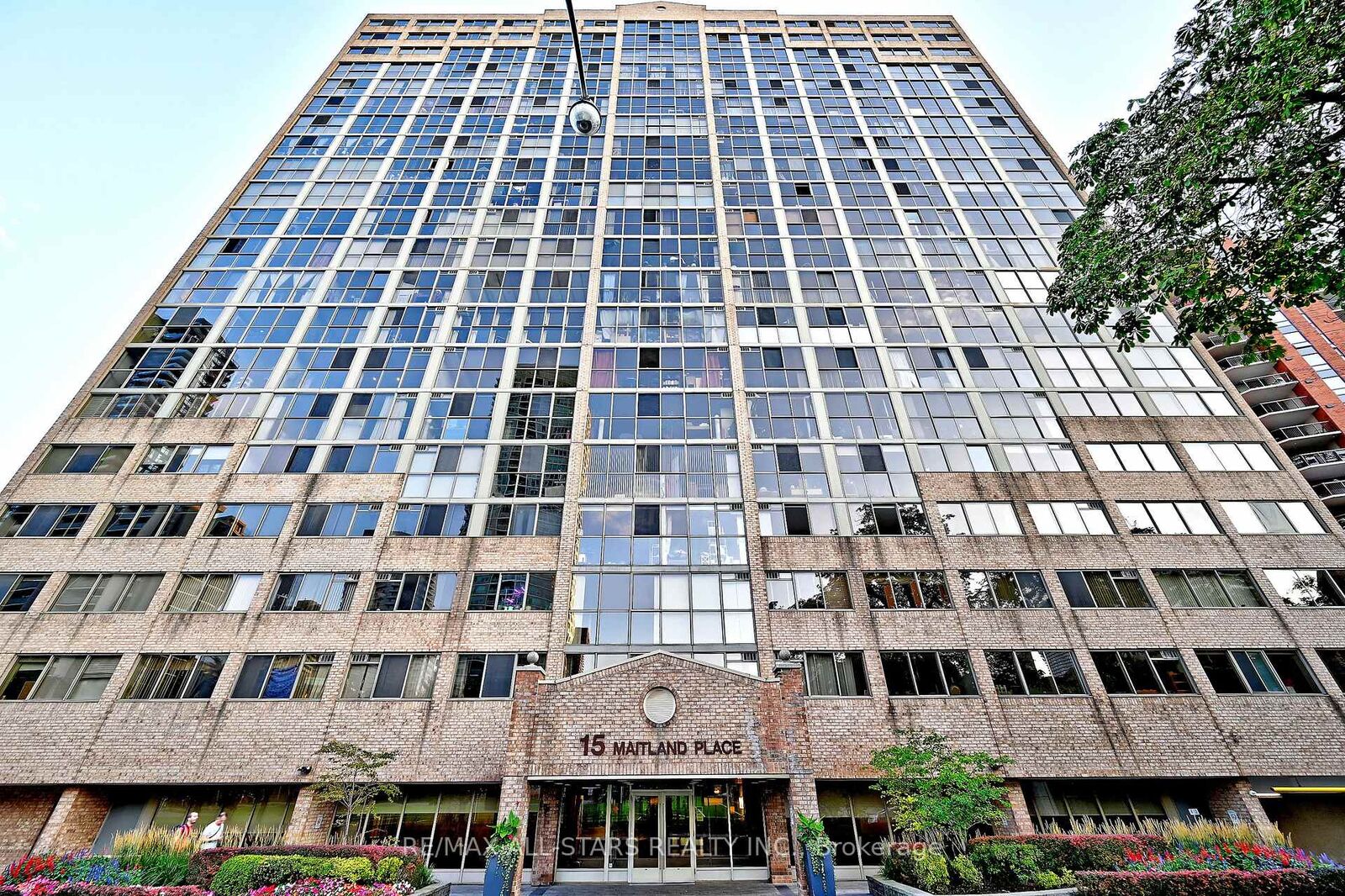 Property Photo: 15 Maitland Place 2112 ON M4Y 2X3