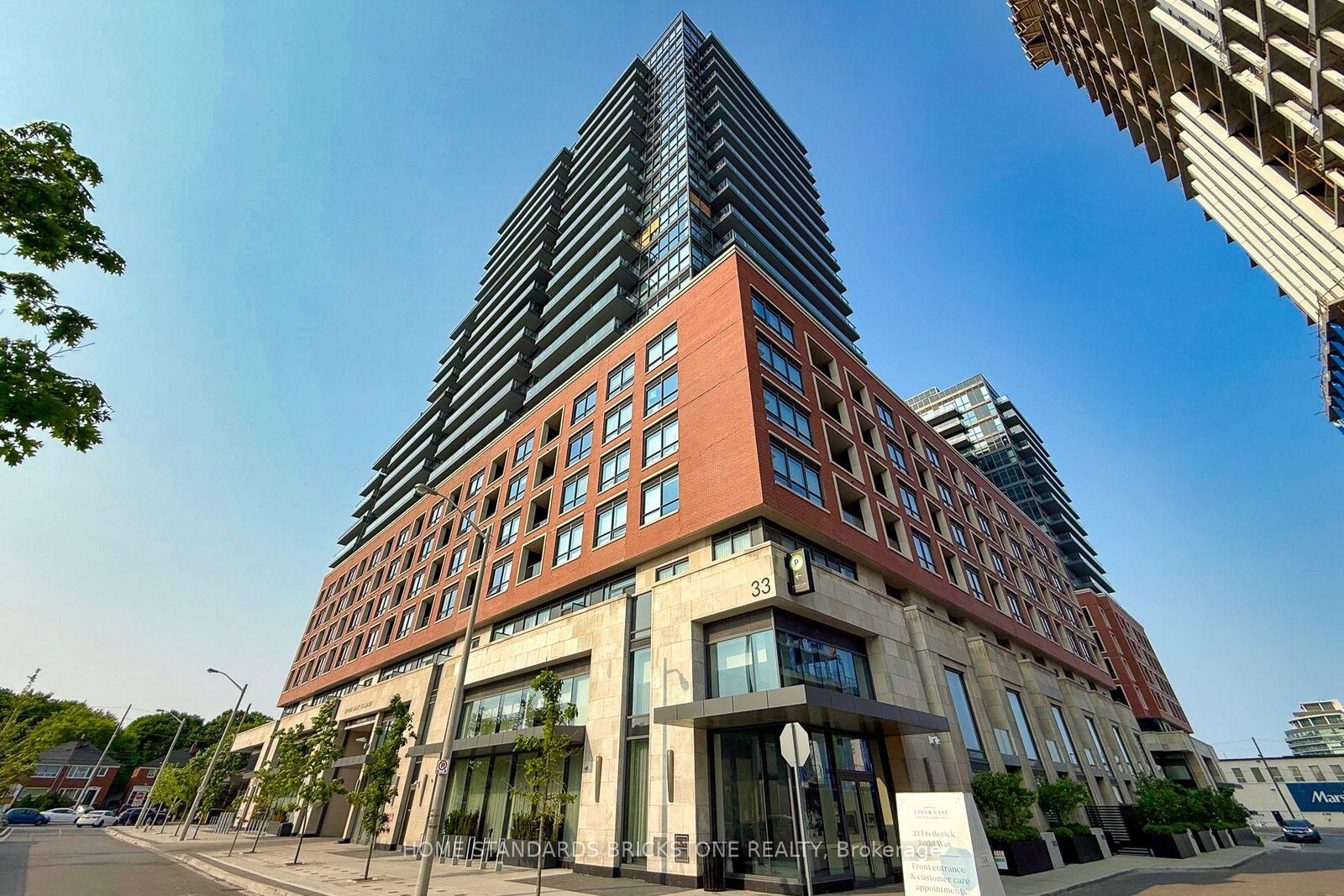Property Photo:  33 Frederick Todd Way 429  ON M4G 0C9 