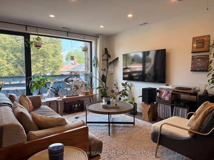Property Photo:  542A Annette Street 3  ON M6S 2C2 