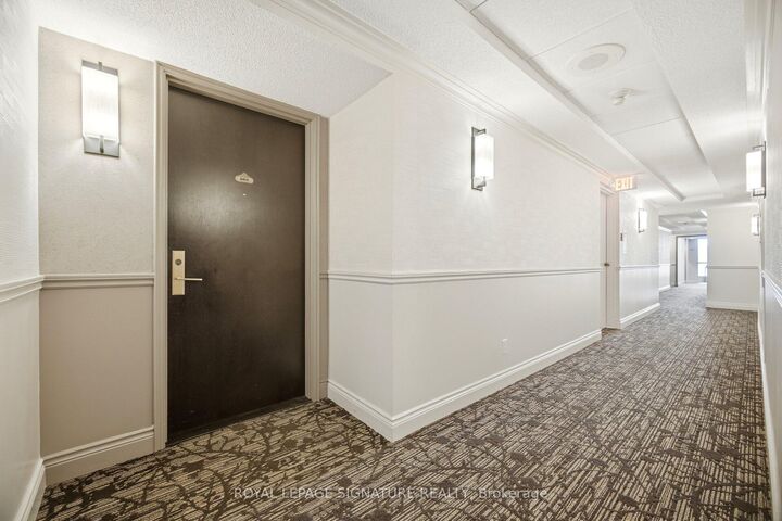 Property Photo:  55 Kingsbridge Garden Circle 2310  ON L5R 1Y1 