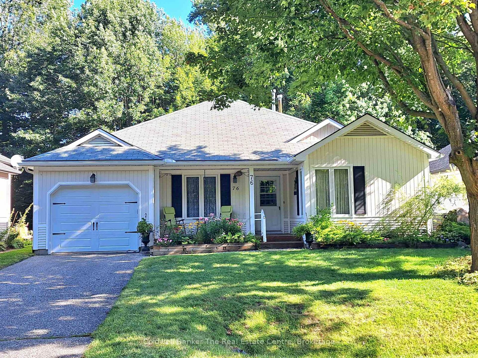 Property Photo:  76 Pine Ridge Gate  ON P1P 1Y4 