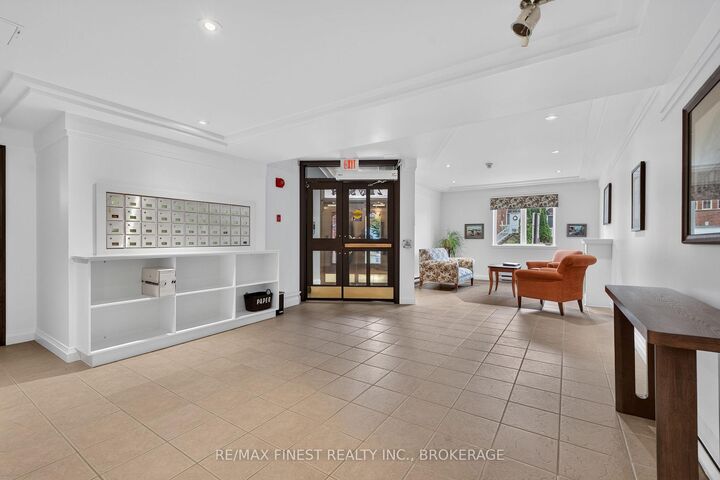 Property Photo:  2 Bay Street 302  ON K7K 6T7 