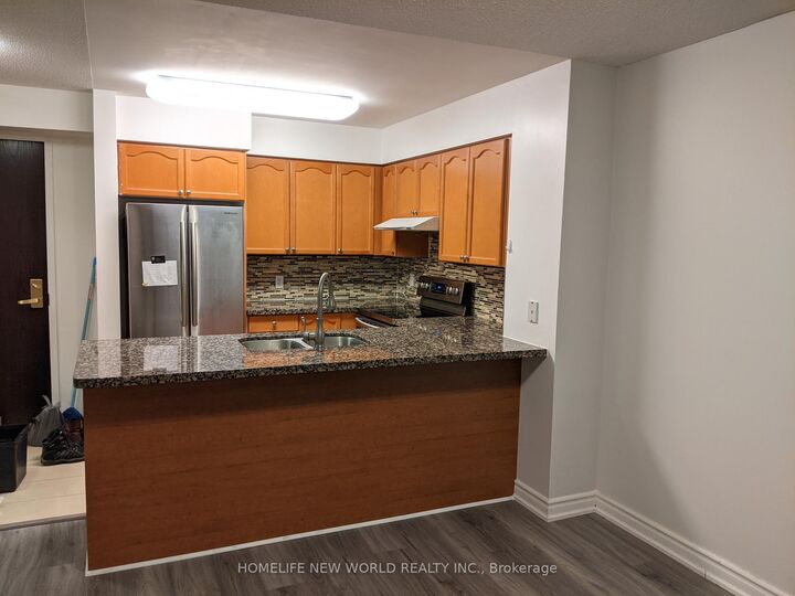 Property Photo:  23 Hollywood Avenue 603  ON M2N 7L8 
