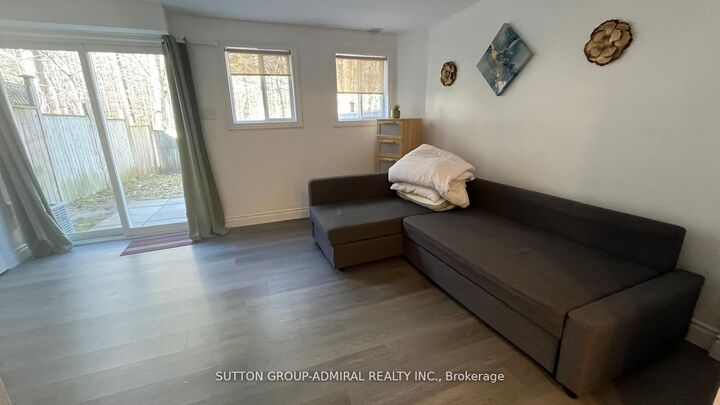 Property Photo:  70 Hawthorne Crescent Walkout  ON L4N 9Y8 