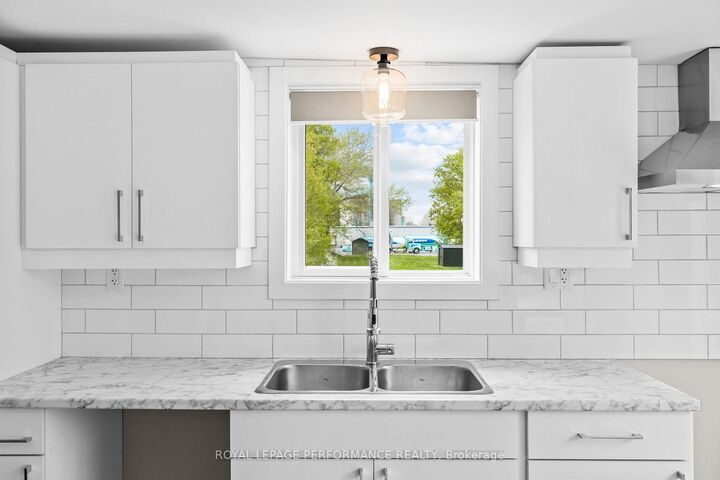 Property Photo:  6 Spring Street  ON K0C 1T0 