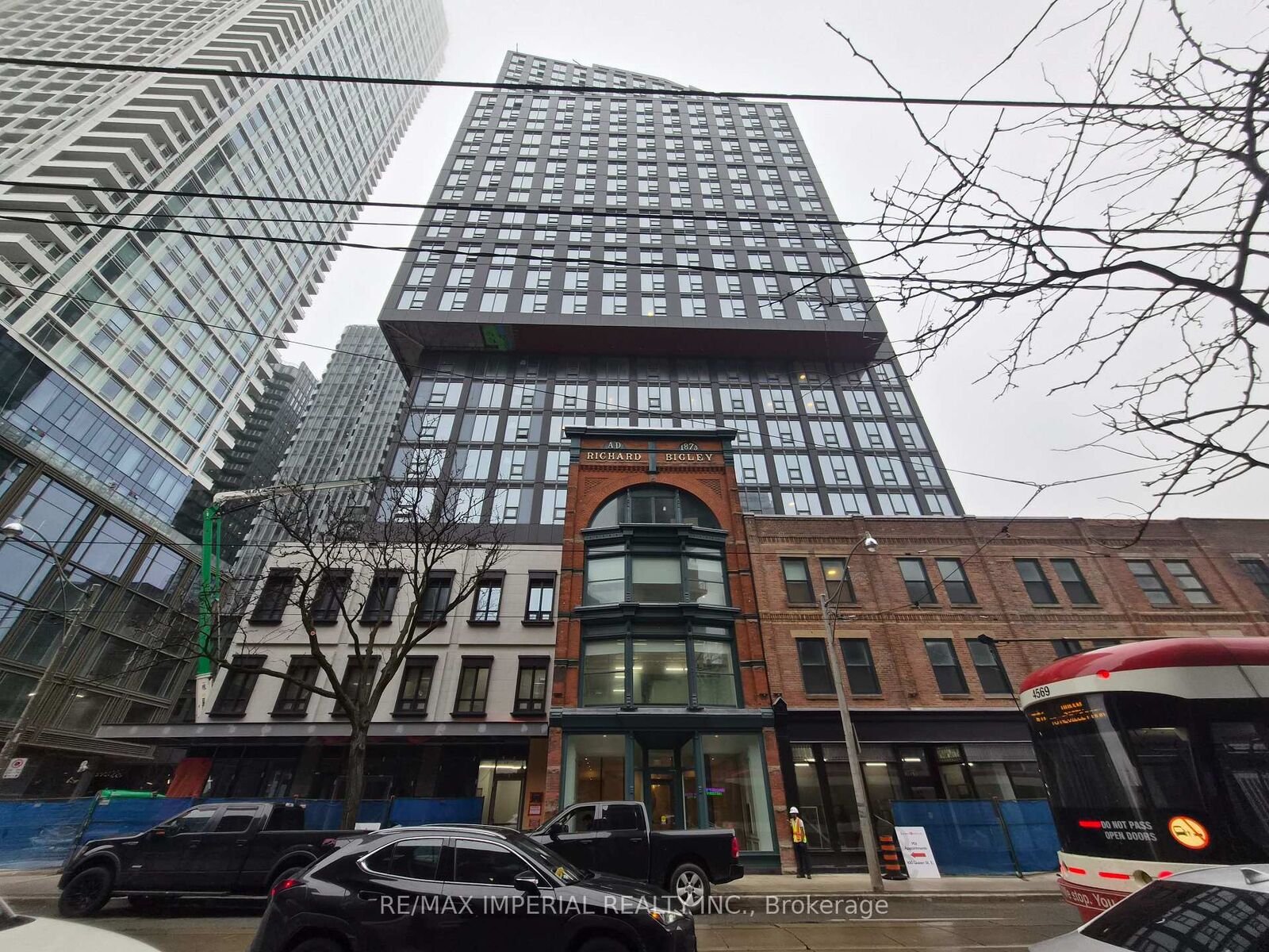 Property Photo:  100 Queen Street S 2606  ON M5C 0B5 