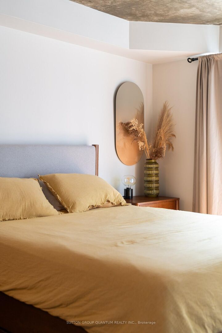 Property Photo:  1005 King Street W 502  ON M6K 3M8 