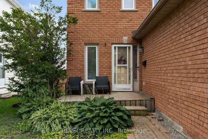 Property Photo:  7 Penton Drive  ON L4N 7A3 