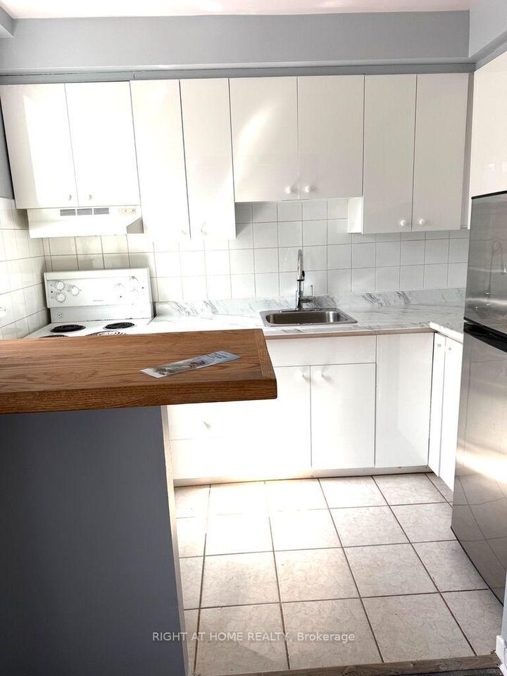 Property Photo:  115 Eighth Street 3  ON M8V 3C5 