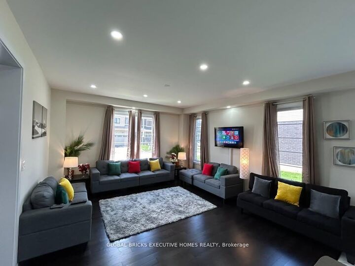 Property Photo:  91 Higgins Avenue  ON L3B 5N5 