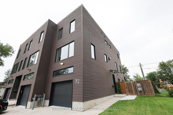 Property Photo:  72 First Street  ON L3B 4R9 
