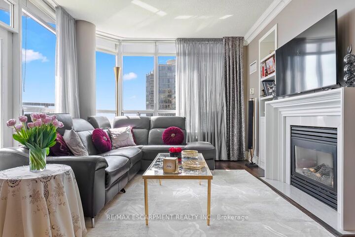 Property Photo:  35 Kingsbridge Garden Circle 2706  ON L5R 3Z3 