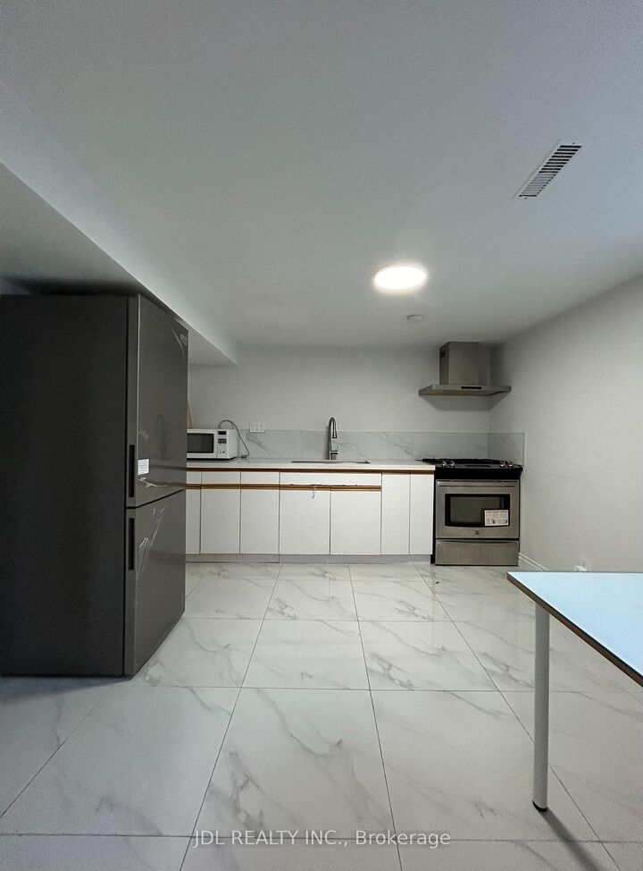 Property Photo:  91 Bushmills Sq Square Entire 1bedroomunita Bsmt  ON M1V 1K5 