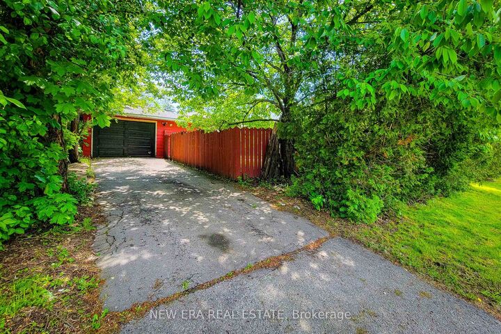 Property Photo: 1 Vera Court ON L8K 4G7