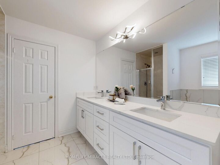 Property Photo:  63 Sleightholme Crescent Upper  ON L6P 3E7 