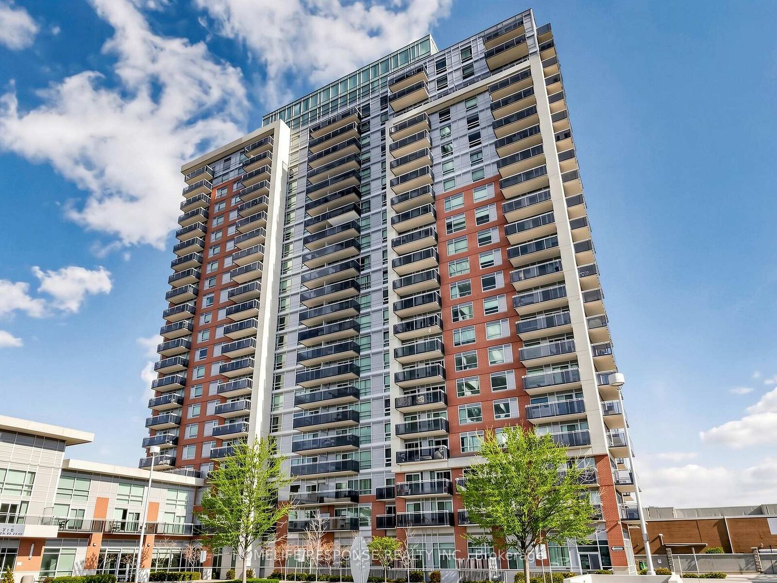 Property Photo:  215 Queen Street E 225  ON L6W 0A9 