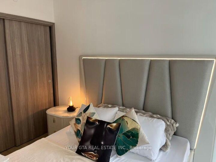 Property Photo:  3 Concord Cityplace Way  ON M5V 0X4 