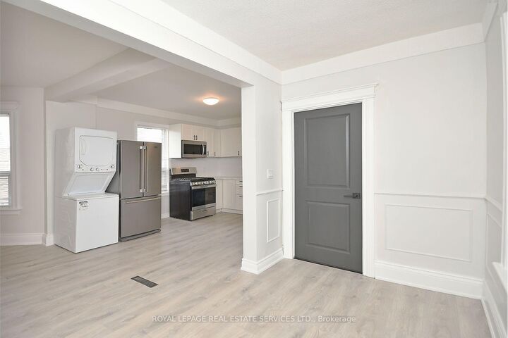 Property Photo:  47 Emerald Street N Upper  ON L8L 5K2 