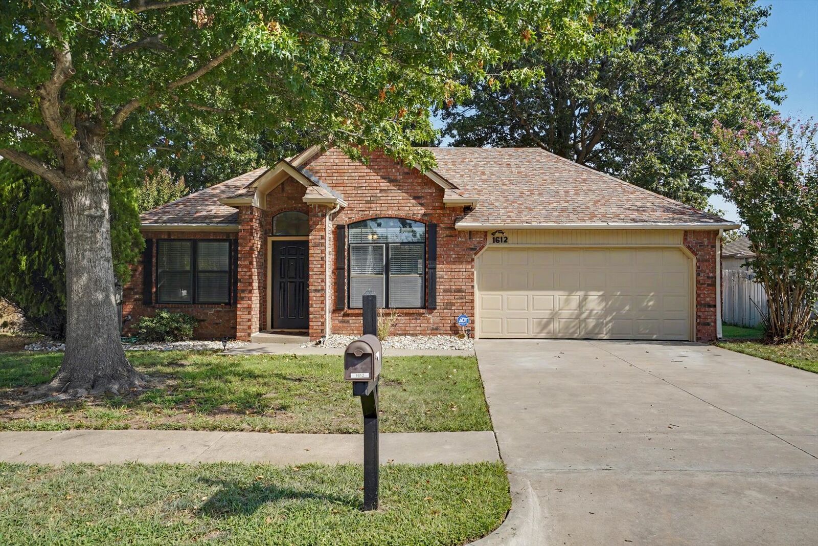 Property Photo: 1612 W Delmar Street OK 74012