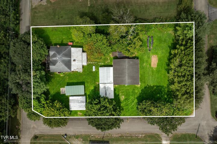 Property Photo: 327 Pine Street TN 37683