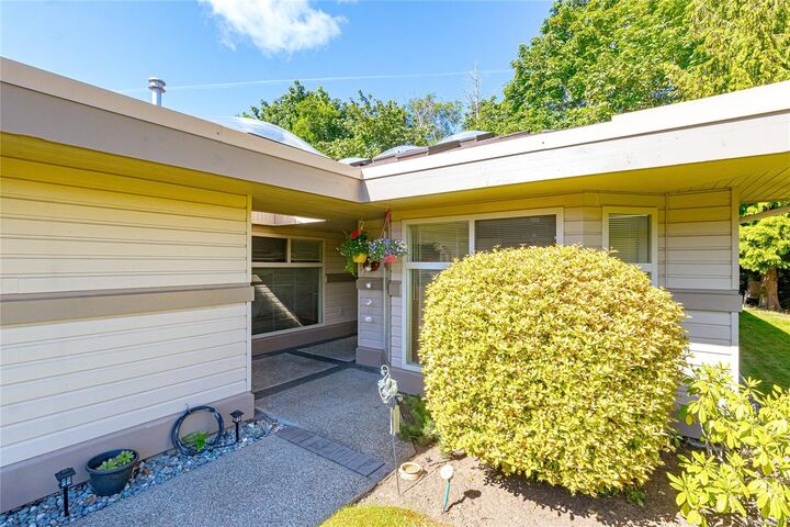 Property Photo:  902 Lakes Blvd  BC V9P 2P8 
