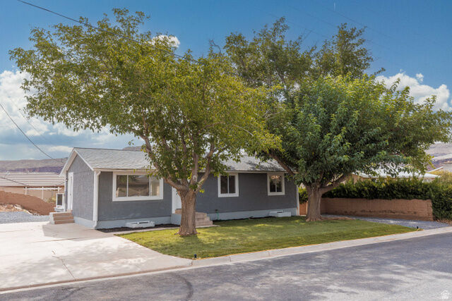 Property Photo:  930 N 260 E  UT 84737 