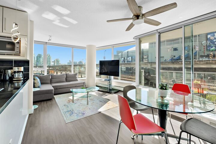Property Photo:  689 Abbott Street 305  BC V6B 0J2 