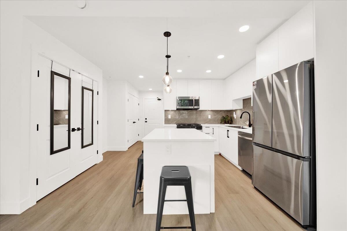 Property Photo:  3528 146A Street 309  BC V4P 0H4 