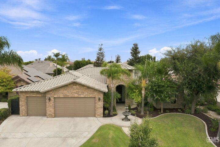 Property Photo: 2304 Exton Street CA 93311