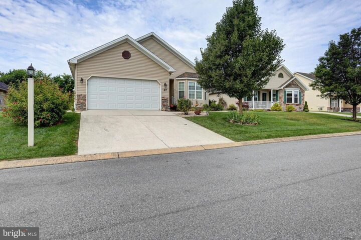 Property Photo:  37 Colonial Court  PA 17257 