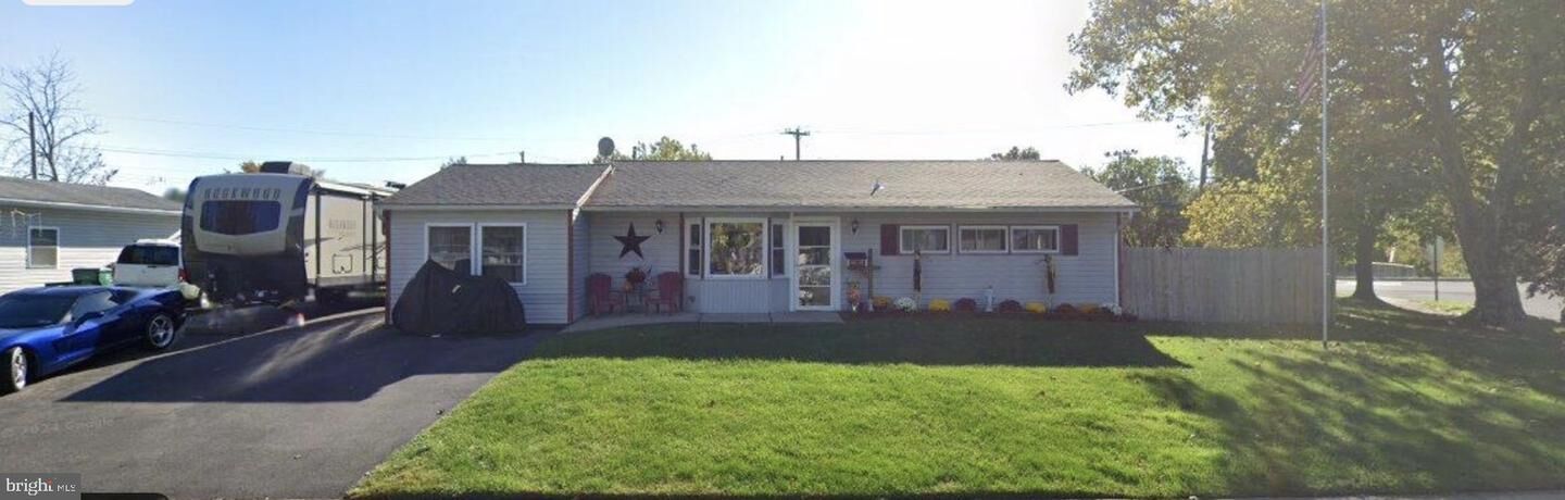 Property Photo:  2 Idlewild Road  PA 19057 