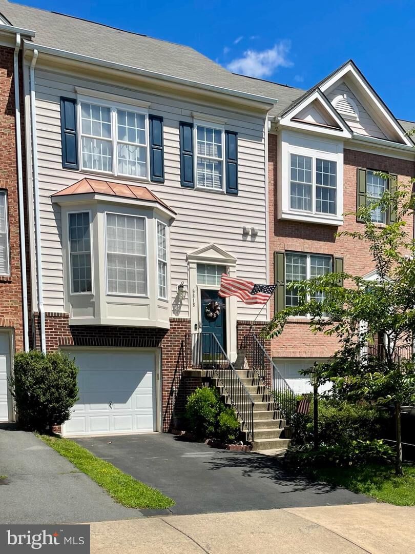 Property Photo: 9818 Cheshire Ridge Circle VA 20110