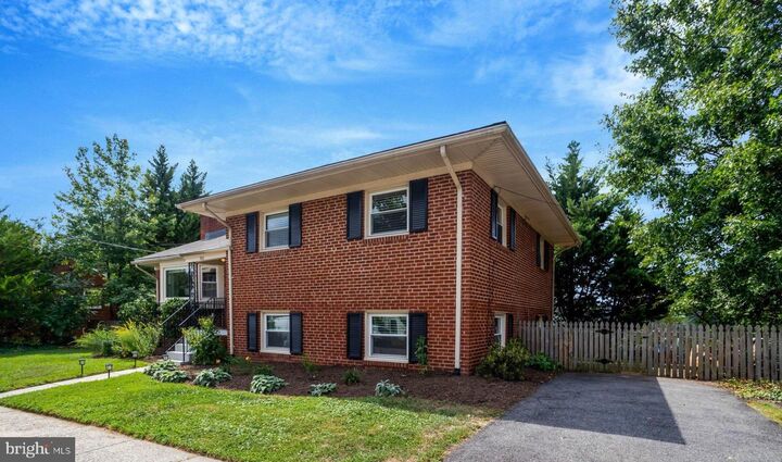 Property Photo:  900 S Utah Street  VA 22204 