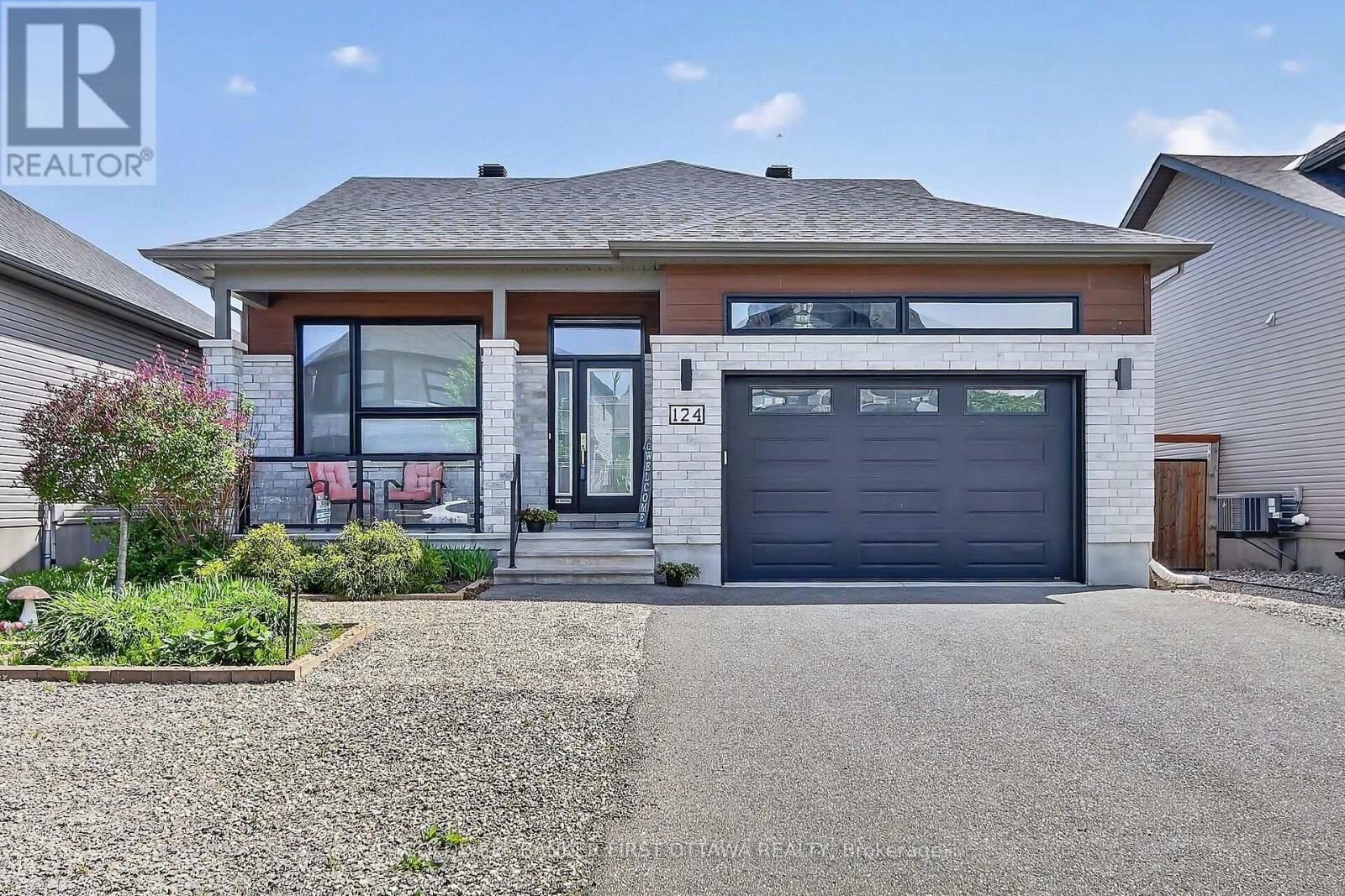 Property Photo:  124 Lyon Street  ON K0A 1W0 