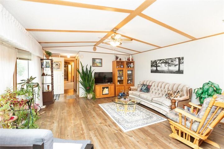 Property Photo:  2 Paradise Drive  MB R5H 1H2 