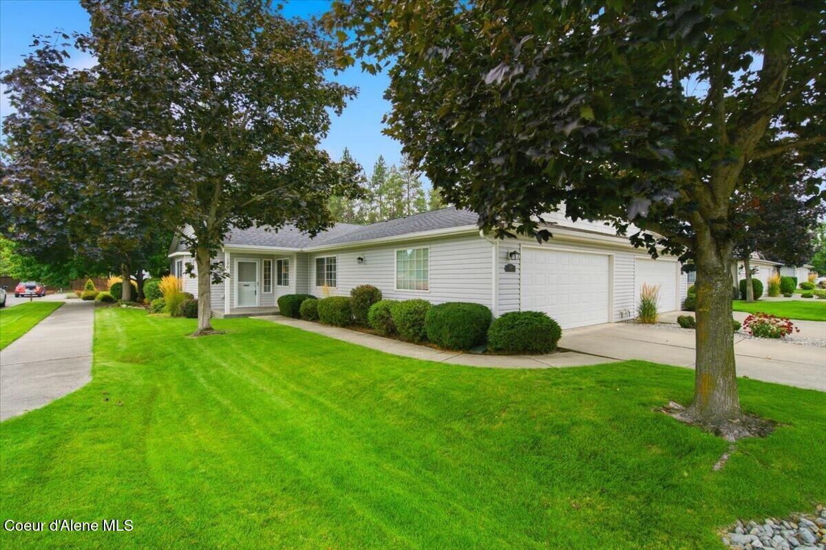 Property Photo:  190 E Jeffrey Pine Ln 2  ID 83815 