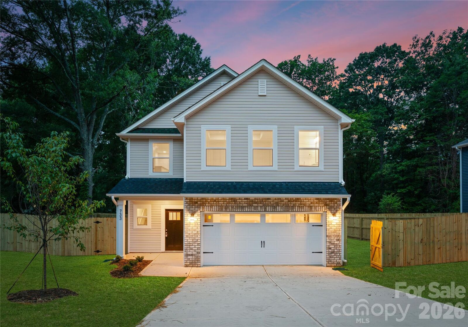 Property Photo:  1033 Rodey Avenue  NC 28206 